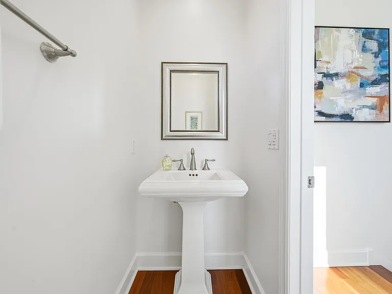 426.5 Narcissus Ave — Photo 14