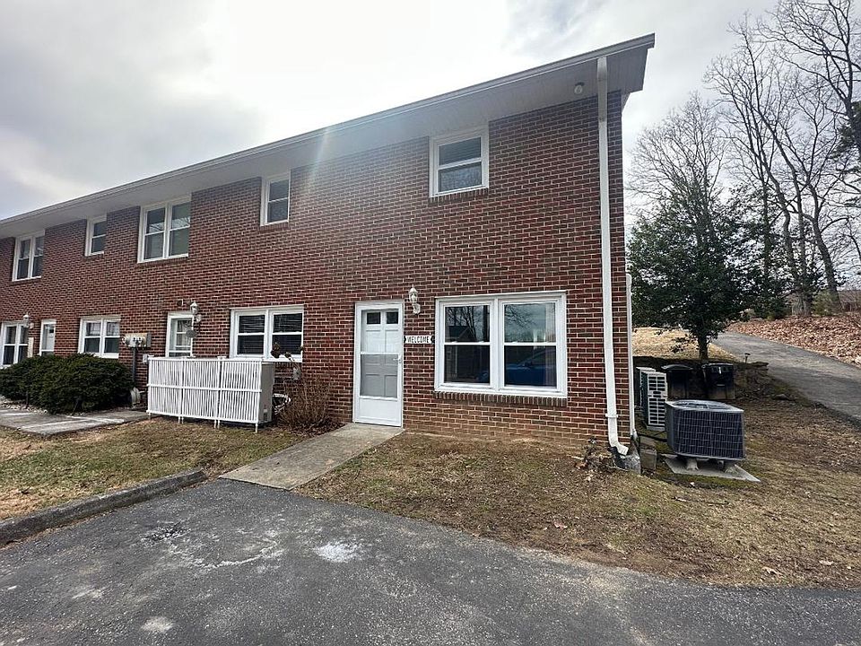 1st image of 1727B Mountain Ave