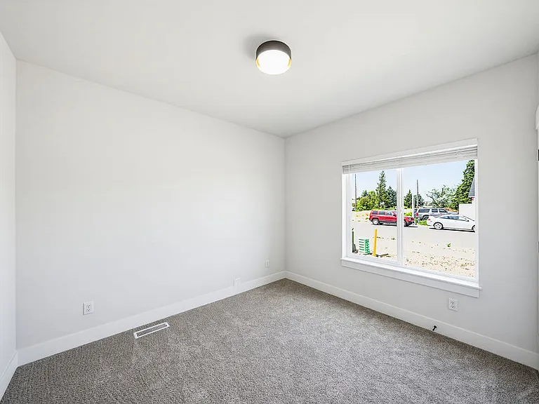 485 E River Ln — Photo 39