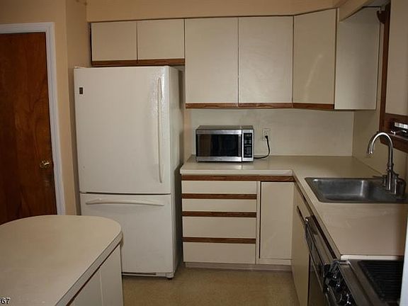 4th image of 15 Mitchell Ave