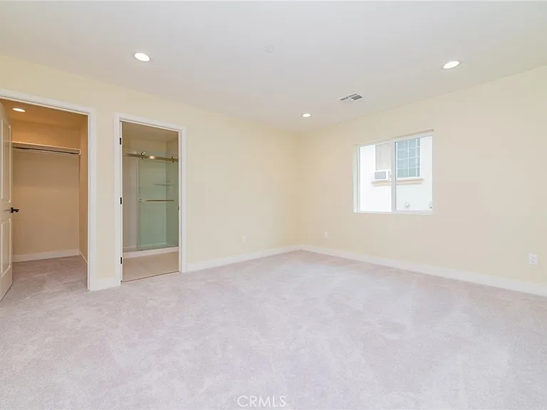 642 W Grand Ave — Photo 13