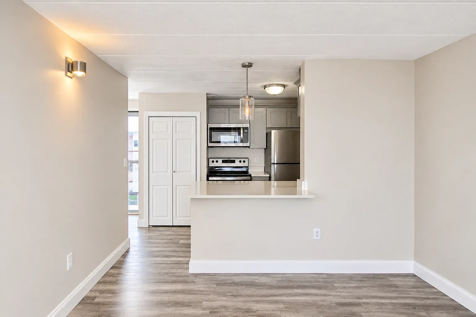 Studio, 506 sqft, $1,900 — Photo 4