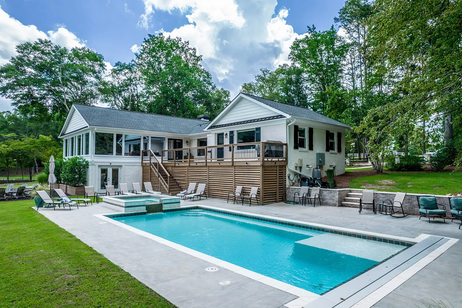 1301 Meadow Dr photo 1