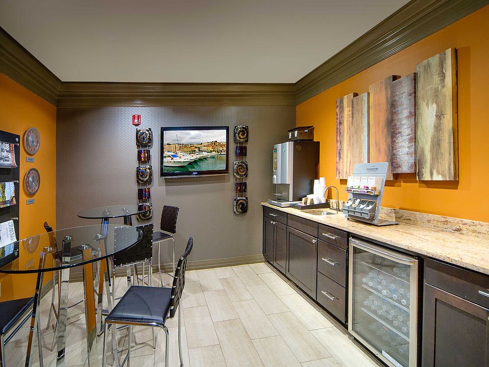 1st image of 675 Beacon St #811