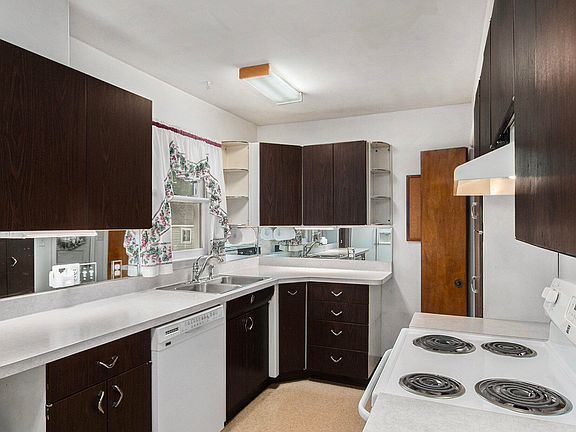 3rd image of 436 Bradley Dr