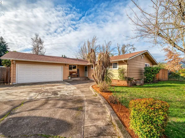 712 67th St, Springfield, OR 97478