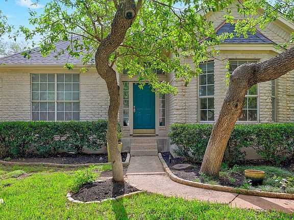 3rd image of 301 Rim Rock Dr