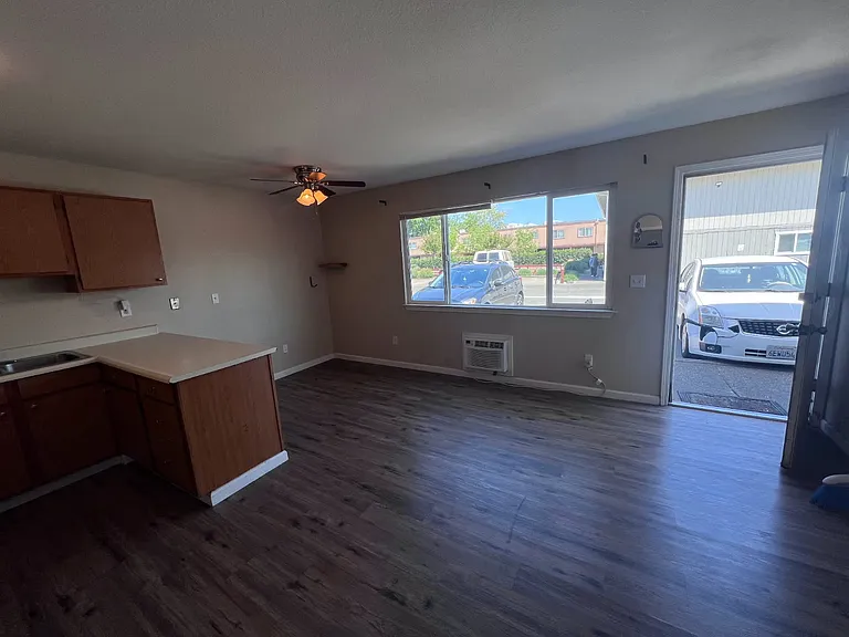 110 Norton St — Photo 2