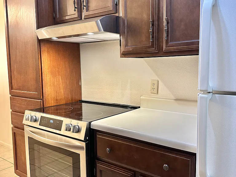 2305 N Grand Ave #B — Photo 5