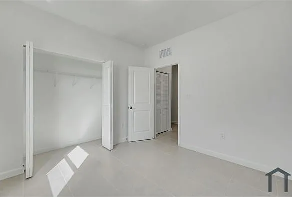 2811 SE 23rd Ter #2811 — Photo 34