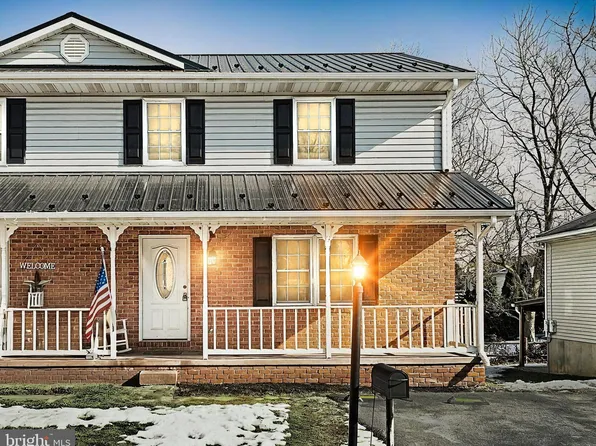 11 Crescent Ln, Littlestown, PA 17340