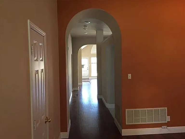 2525 Persimmon Dr — Photo 3