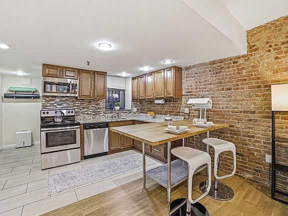 3rd image of 39 Hemenway St APT 27