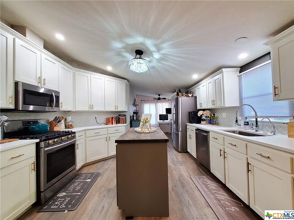 1st image of 415 W Avenue A