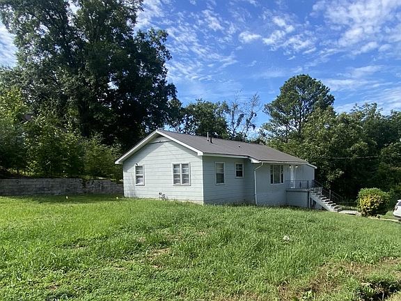 3rd image of 1121 Skyline Dr