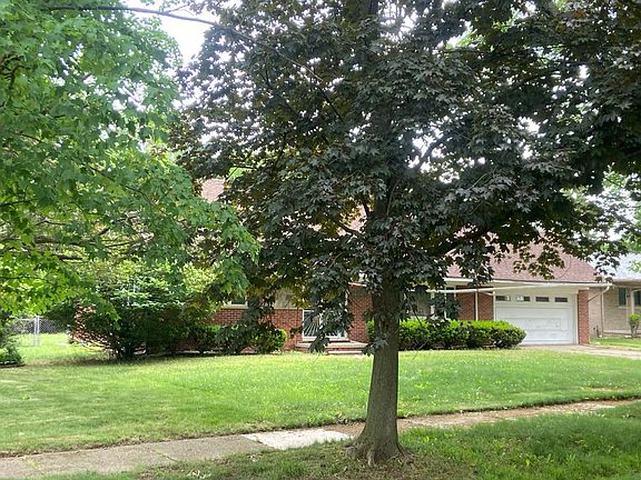 3rd image of 18226 Roseland Blvd