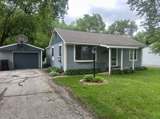 37 S Heather Dr, Crystal Lake, IL 60014