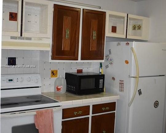 3rd image of 6531 Coral Lake Dr