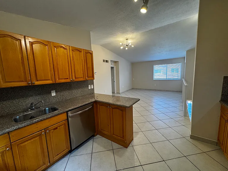 8027 Lake Dr — Photo 10