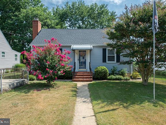 2nd image of 204 Woods Dr