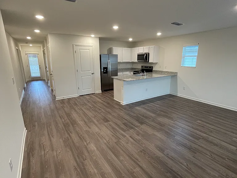154 Lochwolde Dr — Photo 2