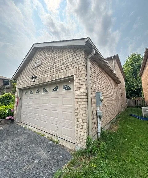 6 Carruthers Cres — Photo 2