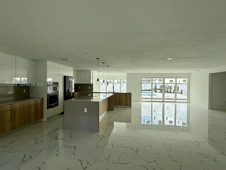 111 E North Shore Ave — Photo 9