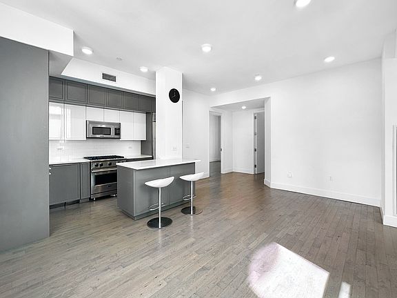 5th image of 416 W 52nd St APT 506