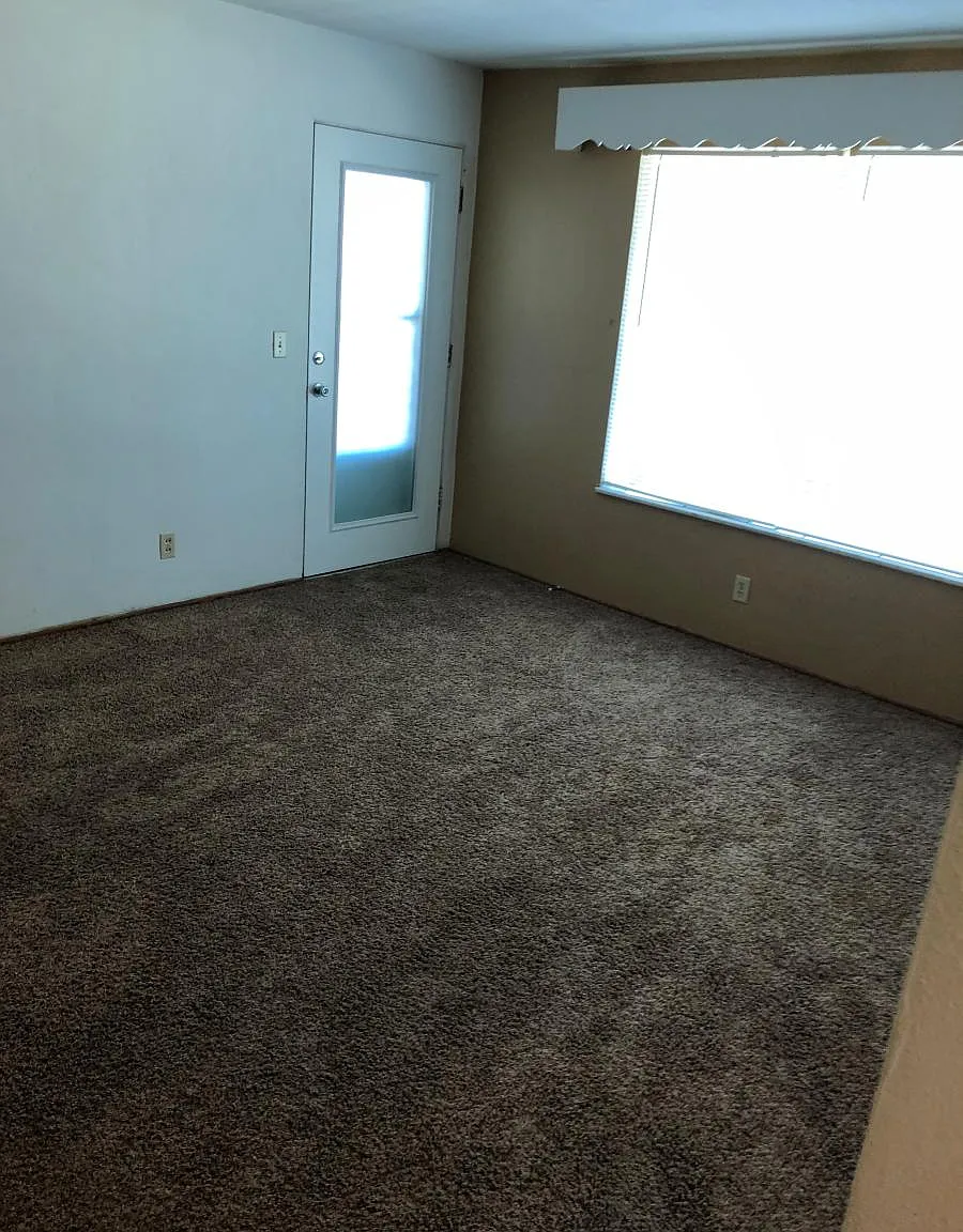 2 bed, 950 sqft, $1,260 — Photo 1