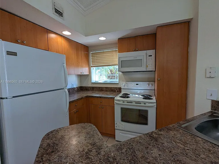 Pinewalk Dr N — Photo 6