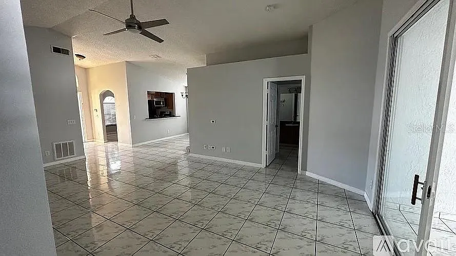 3 bed, 2.0 bath, 1413 sqft, $2,950 — Photo 3