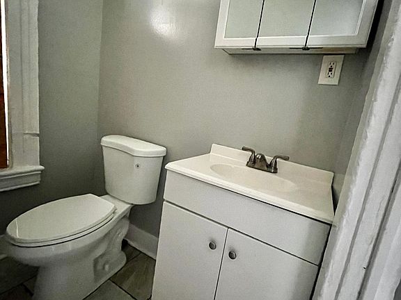 3rd image of 114 Maplewood Ave #1L