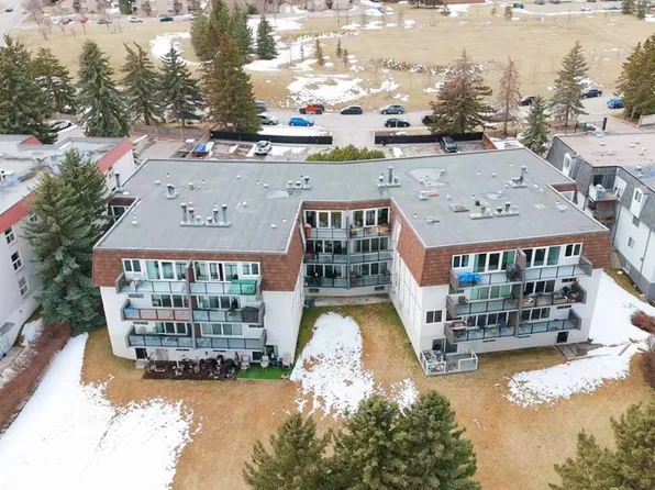 512 W Cedar Cres SW #201, Calgary, AB T3C 2Y8