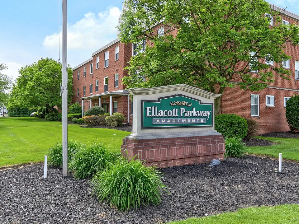 Ellacott Parkway Apartments