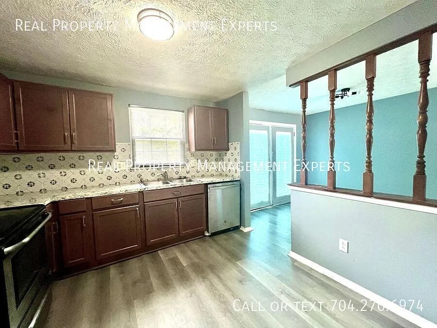 Beautiful 4BR/2BA home in Charlotte! — Photo 3