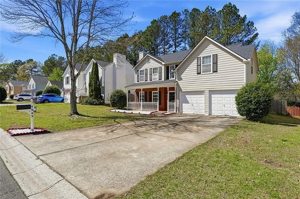 4 bed, 2.5 bath, 1693 sqft, $2,300 — Photo 1