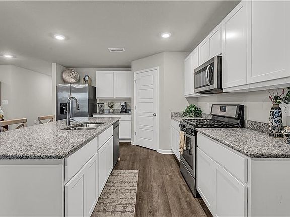 5th image of 8072 Irwin Loop