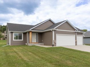 302 Devin Dr, Saint Charles, MN 55972