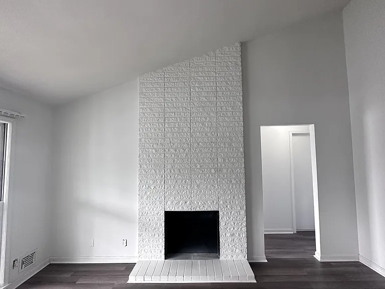 1801 Bashford Manor Ln — Photo 6