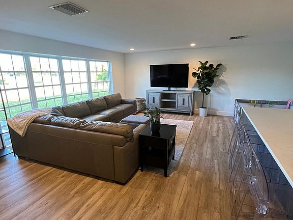 5th image of 8798 Pinehurst Dr