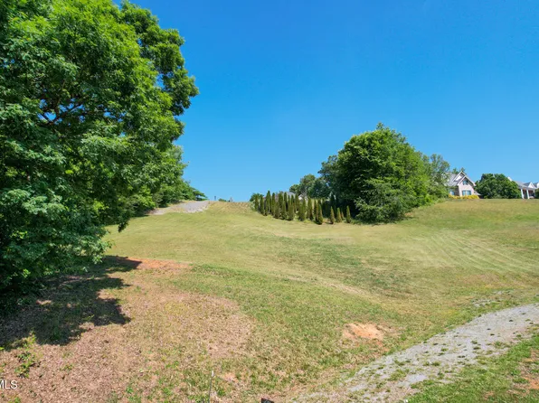 3417 Stoneridge Dr, Johnson City, TN 37604