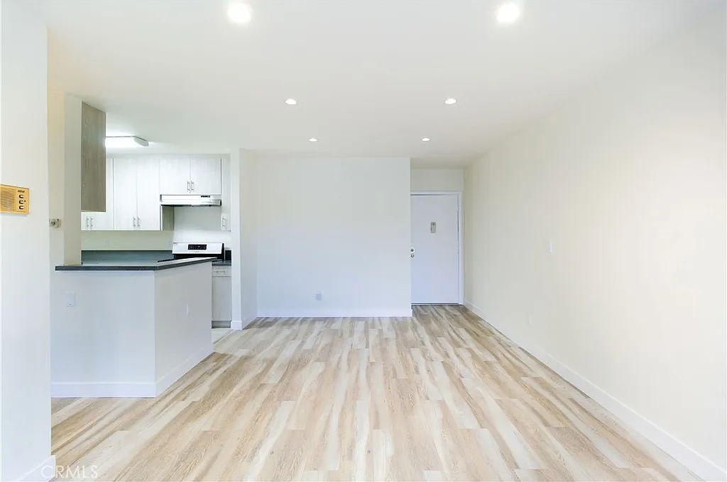 17900 Sherman Way — Photo 4