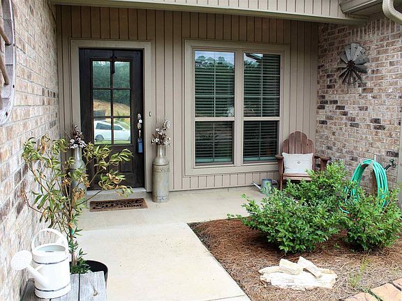 3rd image of 129 Autumn Place Dr
