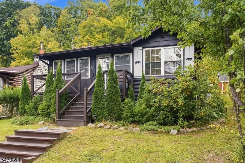 2 bed, 1.0 bath, $2,500 — Photo 1