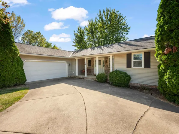 16 Beaver Creek Dr, East Peoria, IL 61611