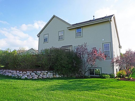 3rd image of W234N7650 Grey Moss Ct
