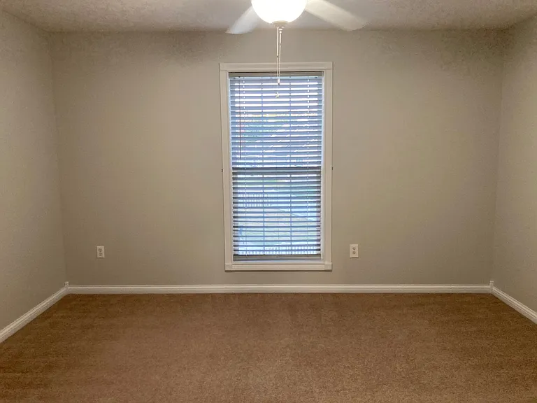 121 Chevy Chase Pl — Photo 31