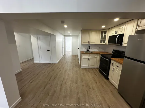 35 Karen Cres, Hamilton, ON L9C 5M5