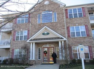 517 Sophee Ln, Lakewood, NJ 08701