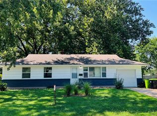 204 N Park Dr, Belton, MO 64012